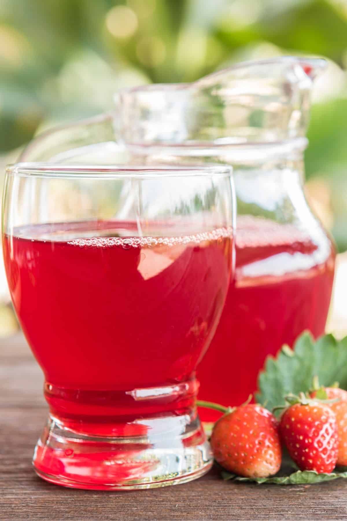 https://www.cleaneatingkitchen.com/wp-content/uploads/2022/05/pitcher-of-strawberry-juice.jpg