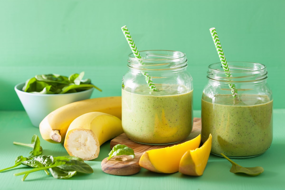 https://www.cleaneatingkitchen.com/wp-content/uploads/2023/06/weight-loss-green-smoothie-horizontal-hero.jpg