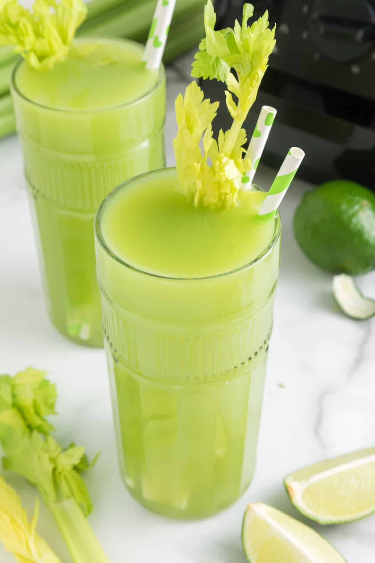 https://www.cleaneatingkitchen.com/wp-content/uploads/2023/12/celery-juice-recipe-hero.jpg