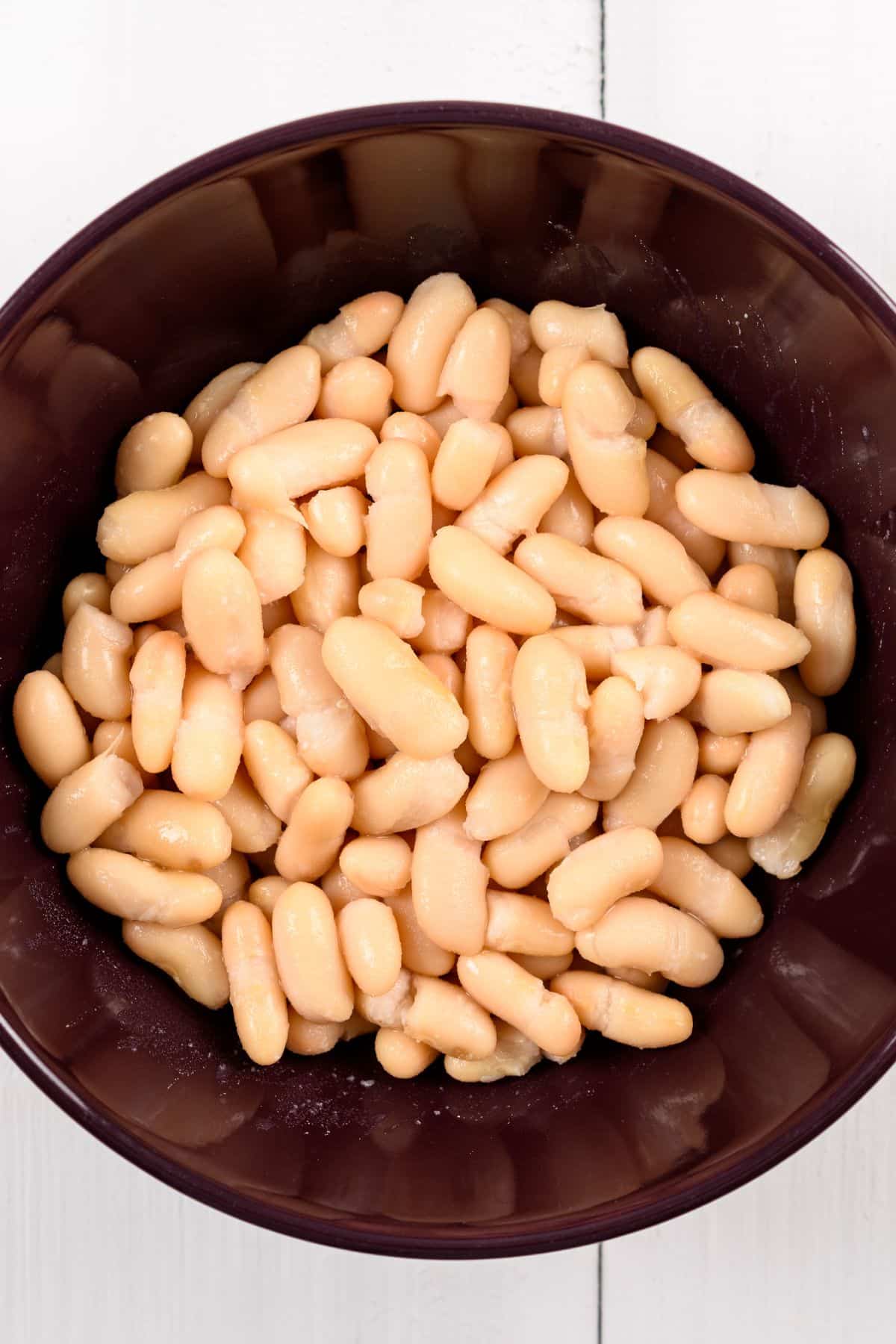 cannellini white beans in bowl.